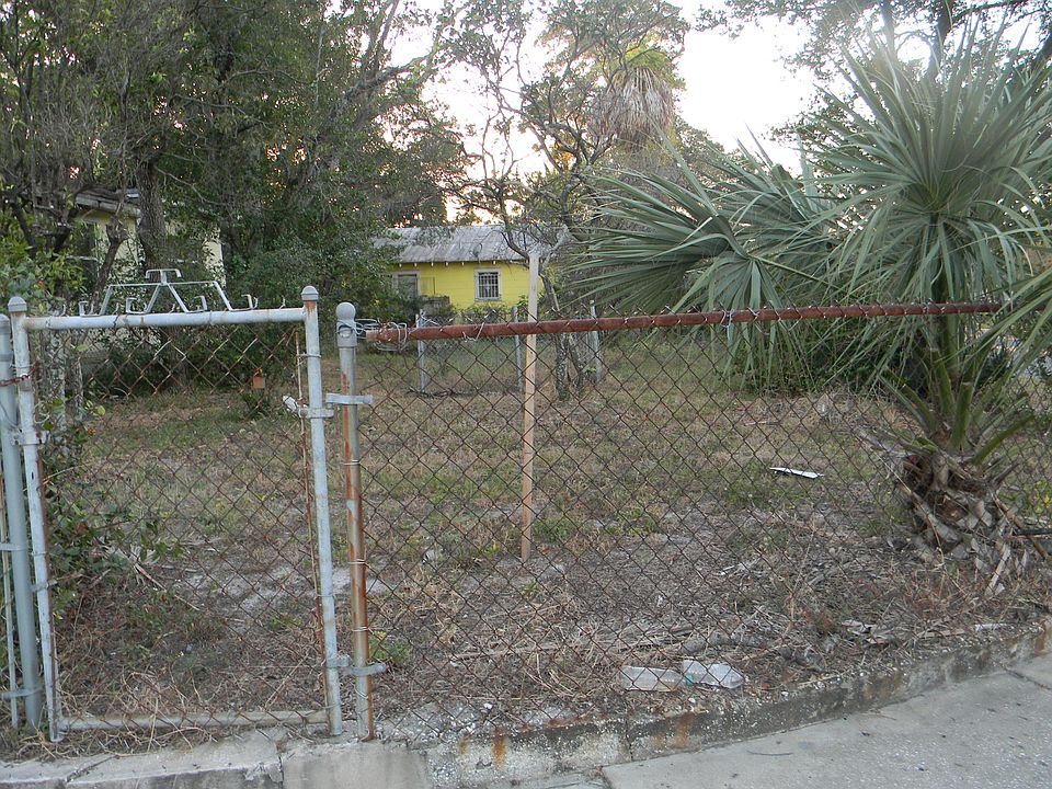 2nd image of 1313 E Lake Ave