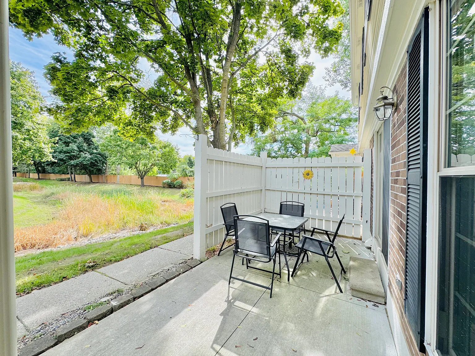 2 bed, 1.5 bath, 990 sqft, $1,600 — Photo 3