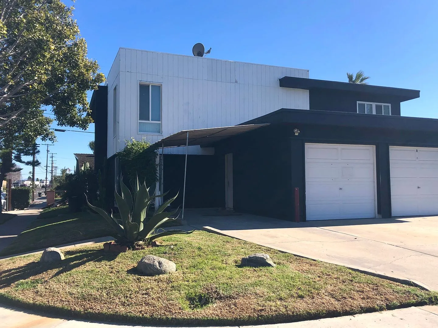 1798 Crestmont Place — Photo 3