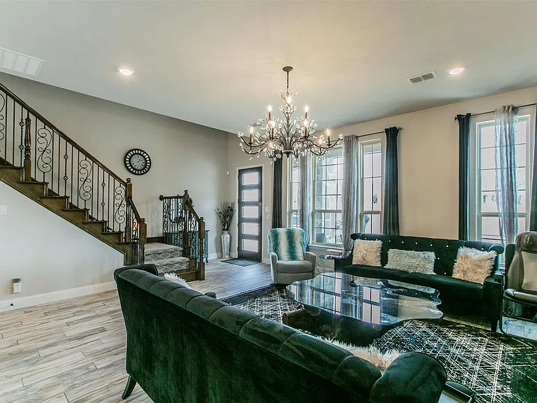 1015 Zachary Way — Photo 5