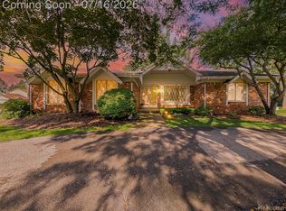 6452 Rutledge Park Dr, West Bloomfield, MI 48322