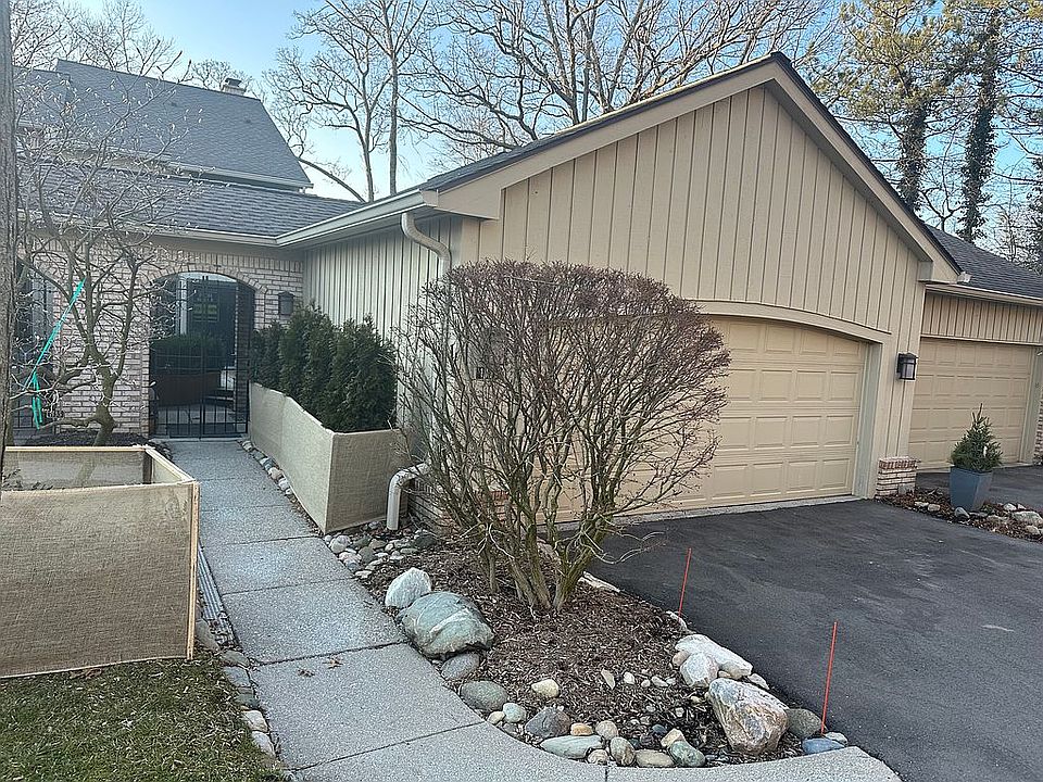 1st image of 1137 Meadowglen Ct #129