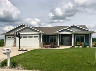 2411 Red Oak Rd, Decorah, IA 52101
