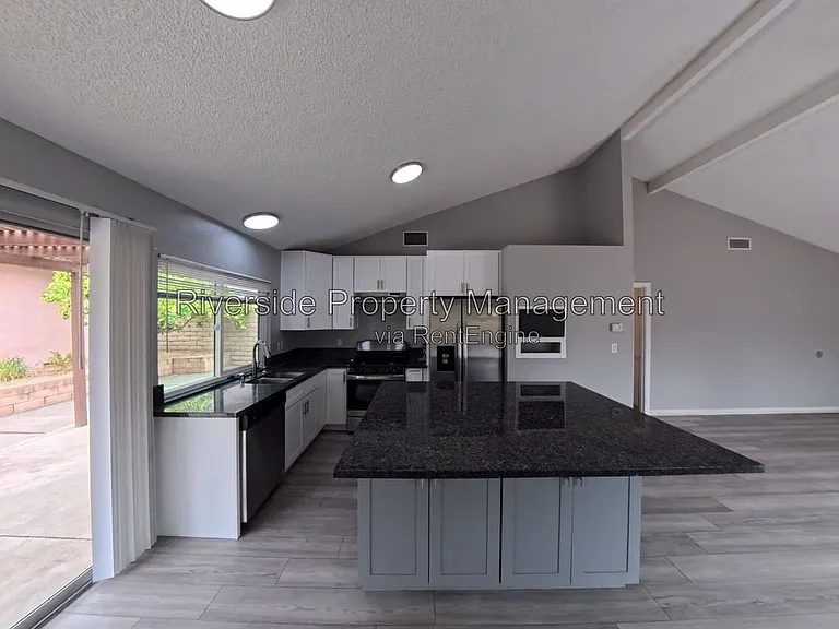 5025 Pearblossom Dr — Photo 8