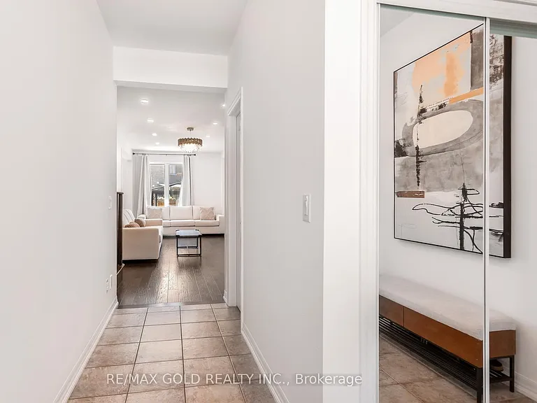 112 Hanson Cres — Photo 6