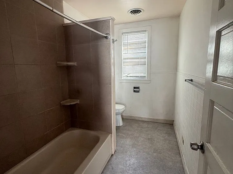 51 James St — Photo 2