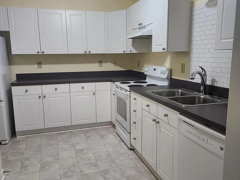 1234 Oakwood Dr — Photo 4