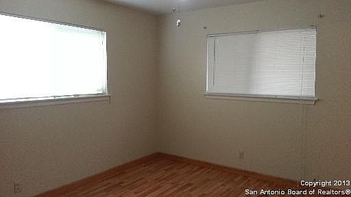 5th image of 613 Marilyn Dr