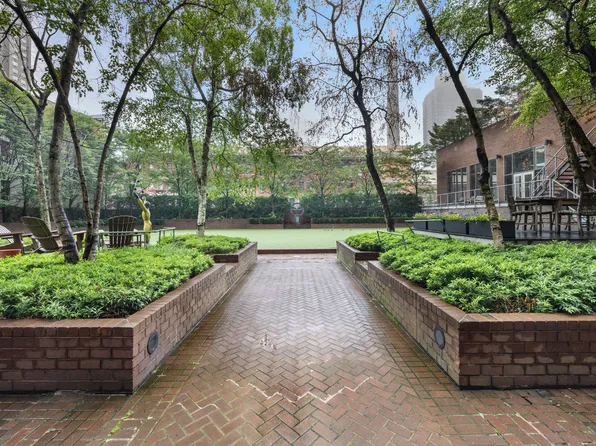 515 East 72nd Street image 8 of 15