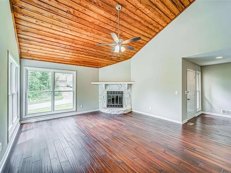 2218 Woodfern Dr — Photo 24