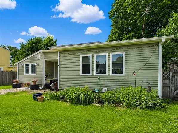 36 Maple St, South Kingstown, RI 02879