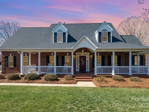 286 Canvasback Rd, Mooresville, NC 28117