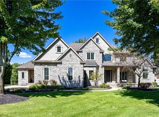 390 Club Dr W, Aurora, OH 44202