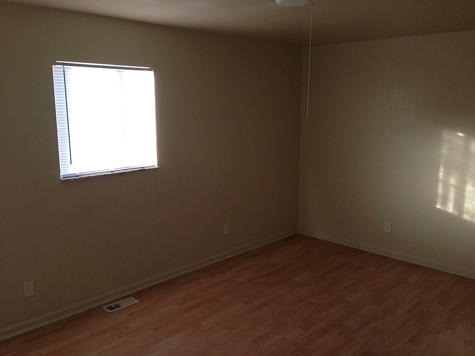 2nd image of 554 N Luett Ave