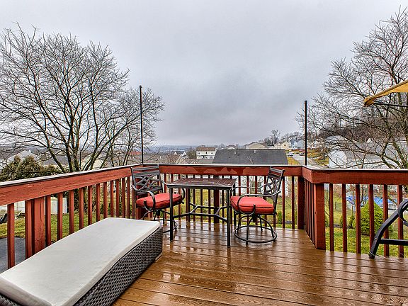 3rd image of 304 Chanticleer Cir