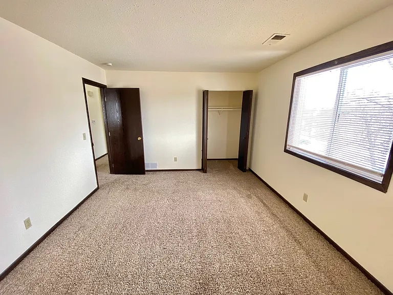Windsor Crest Apartments — Photo 55