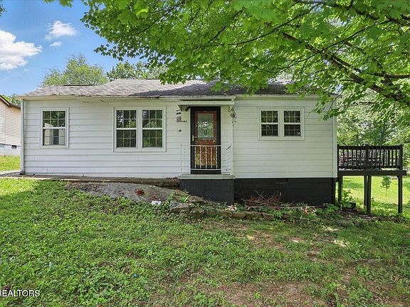 2nd image of 1606 Tuckaleechee Pike