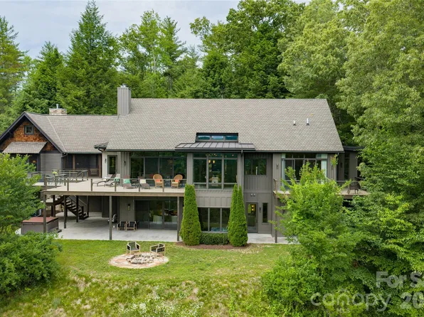257 Bear Landing Dr, Hendersonville, NC 28792
