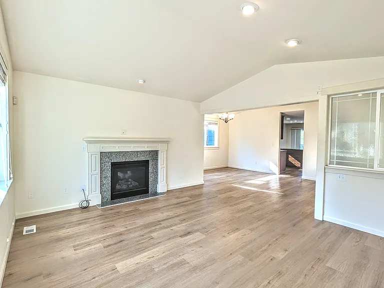 8817 Wallingford Ave N — Photo 11