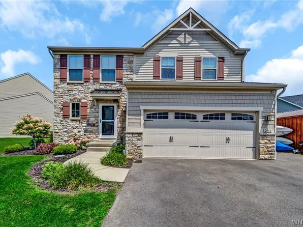 2153 Shadow Ln, Lake View, NY 14085