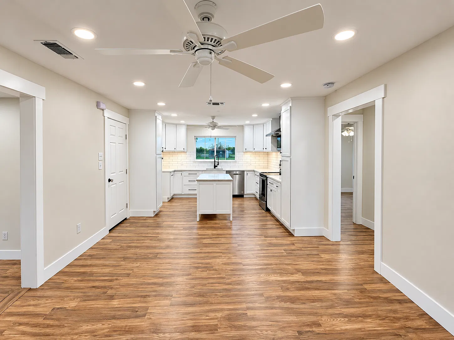 3 bed, 1572 sqft, $1,995 — Photo 2