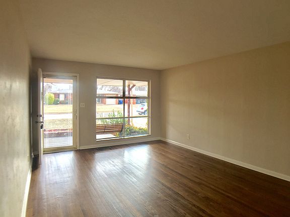 4th image of 2613 Manchester Dr