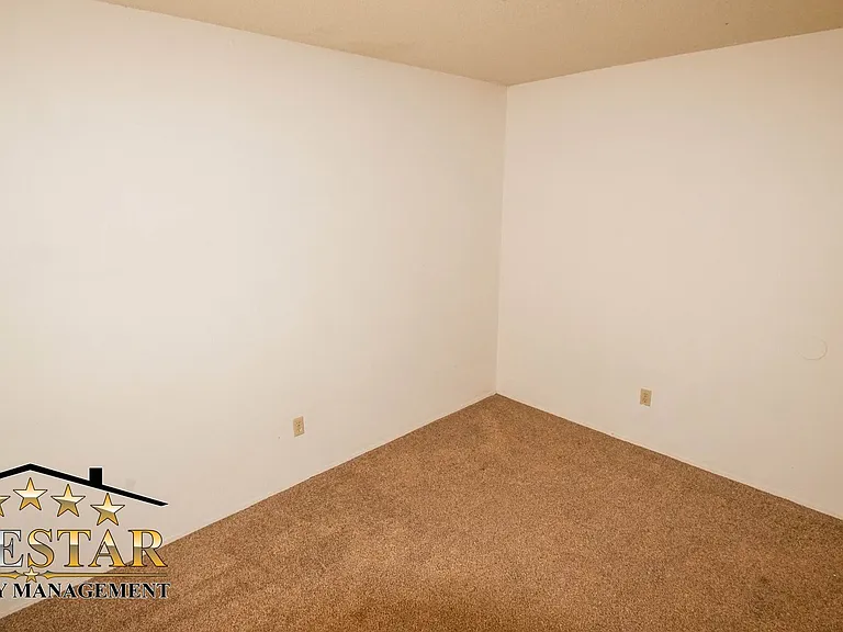 201 Jardin Ct — Photo 10