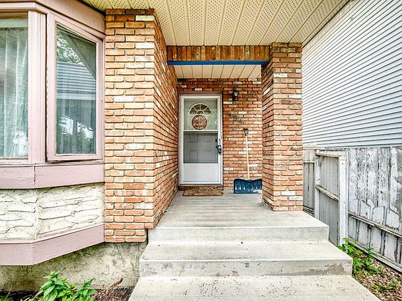 4th image of 454 S 20th Ave NW