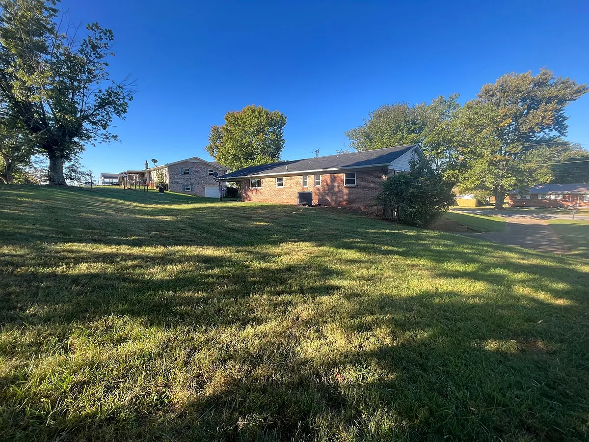 Building Photo - 270 Suburban Dr