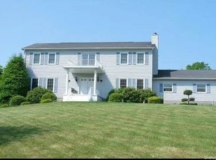 88 Stowe Dr, Poughquag, NY 12570