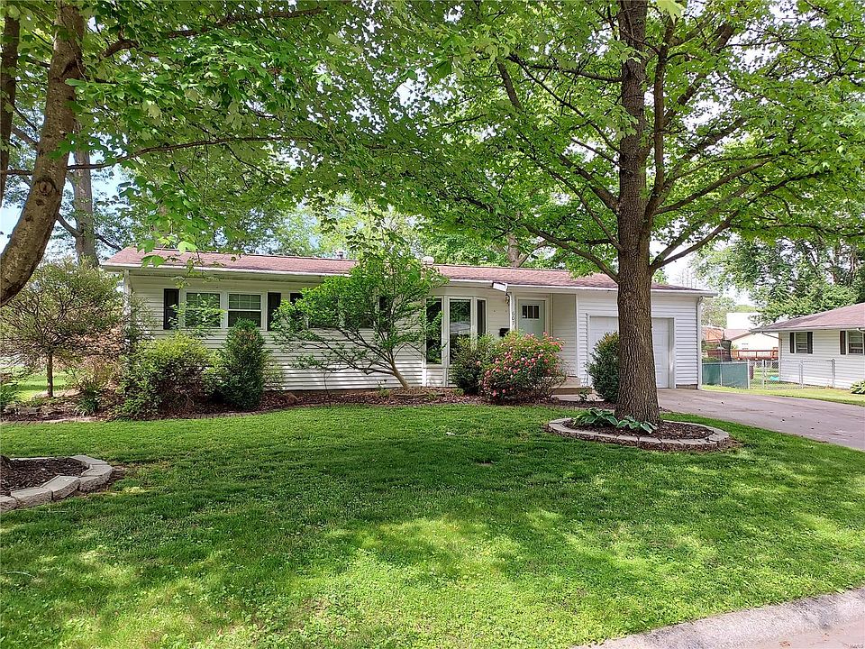 607 Maple St, Greenville, IL 62246 Zillow