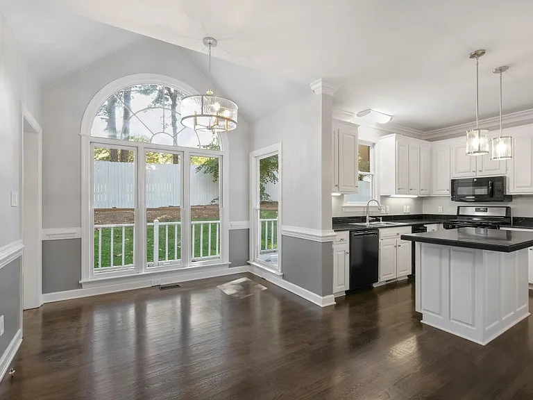 1212 Weldon Pl — Photo 13