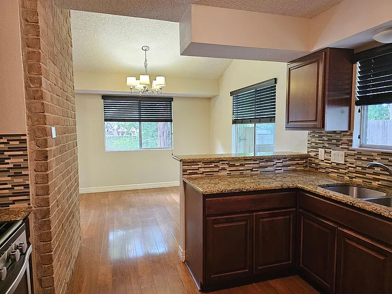 704 Chestnut Xing — Photo 14