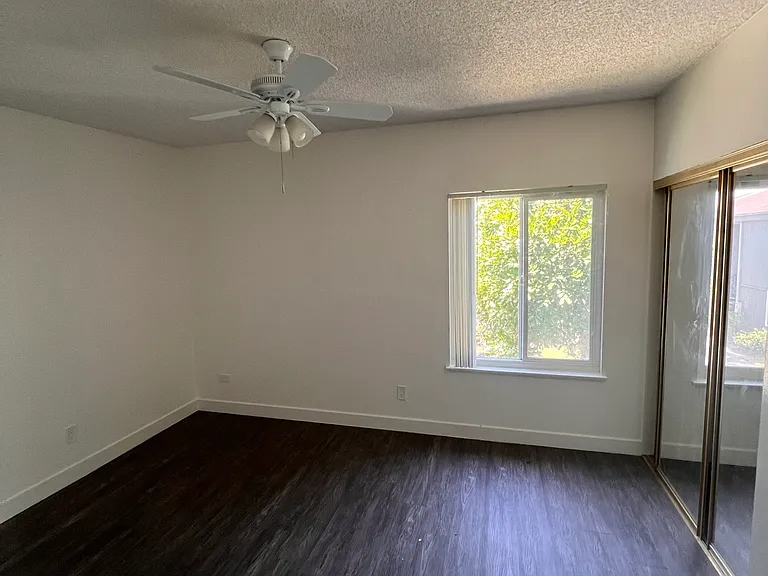 Knotty Apartments — Photo 14