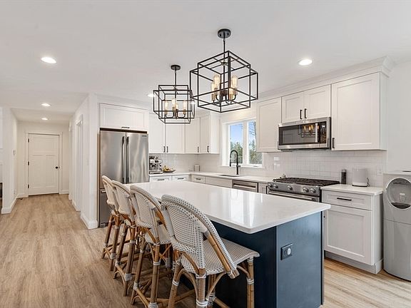 5th image of 69 Forest St