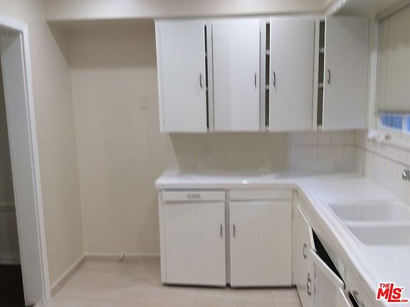 4th image of 4224 Degnan Blvd