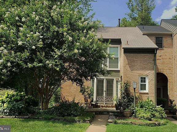 2nd image of 2020 Hopewood Dr