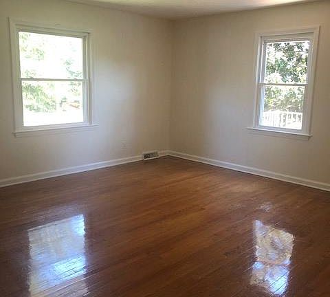 4th image of 114 Cathy Pl