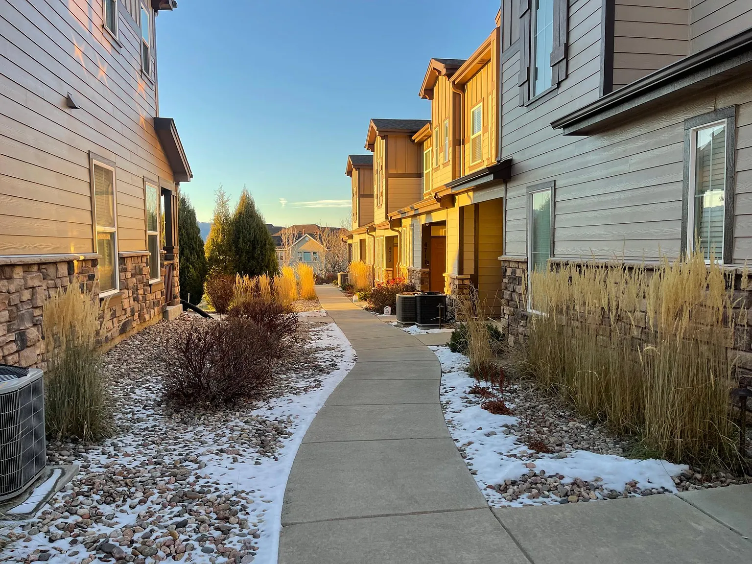 2 bed, 1348 sqft, $2,200 — Photo 3