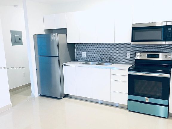 3rd image of 2423 NE 183rd St #1