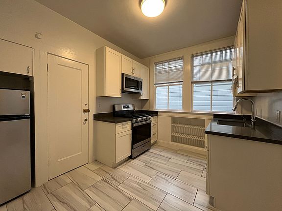 3rd image of 2747 Polk St #1