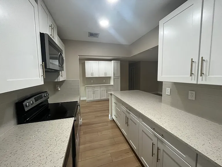 310 Dorchester Dr — Photo 27