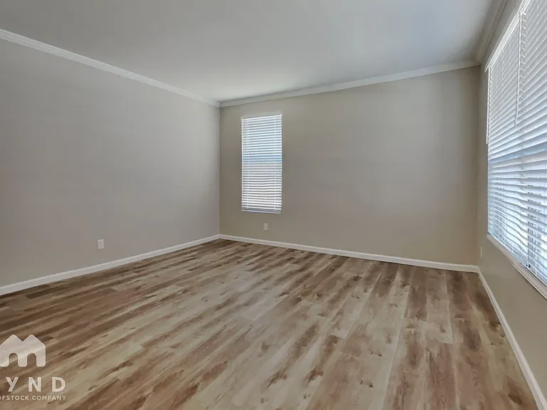 6834 S 30th Ln — Photo 7