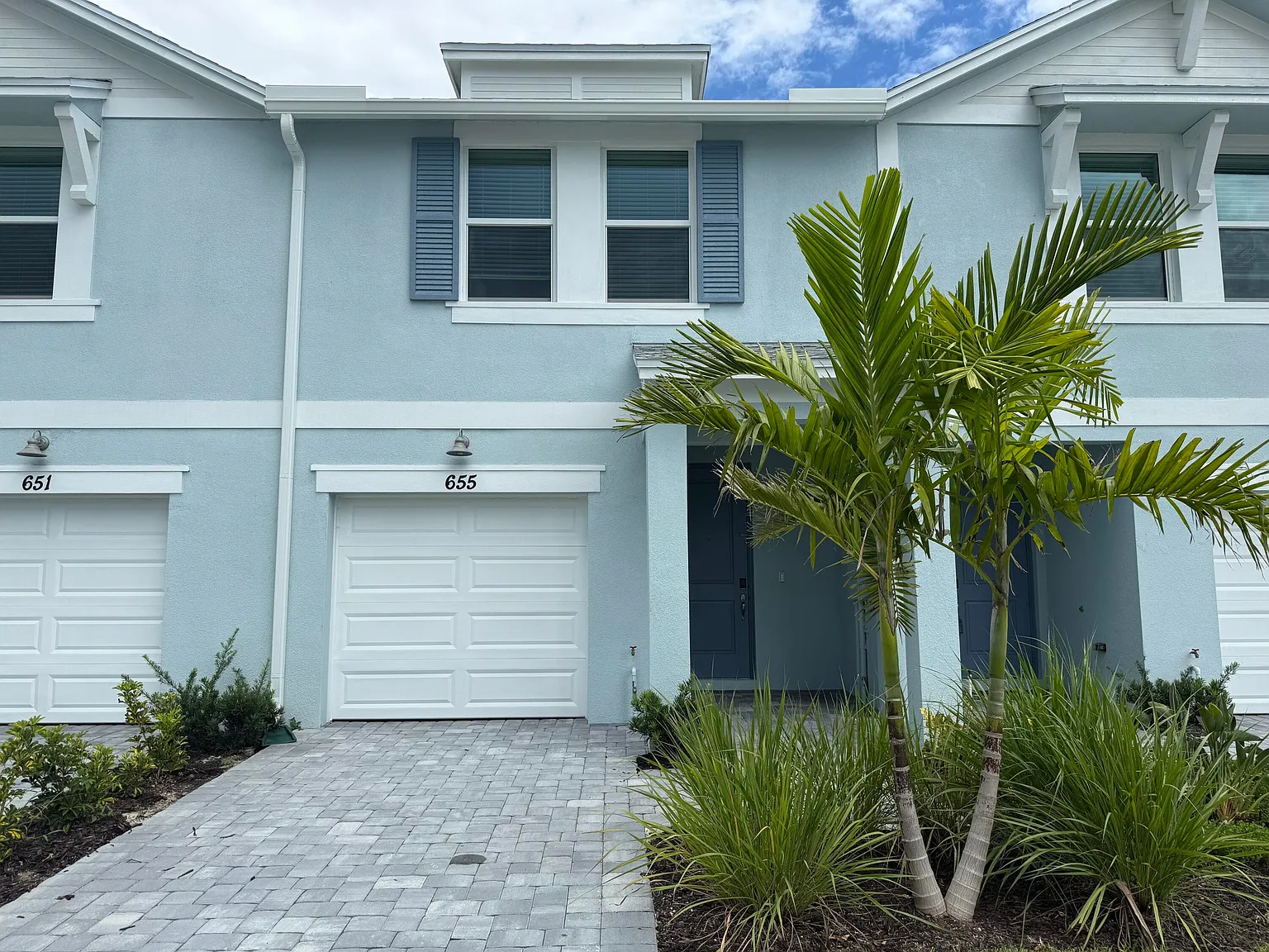 3 bed, 2.5 bath, 1485 sqft, $2,400 — Photo 1