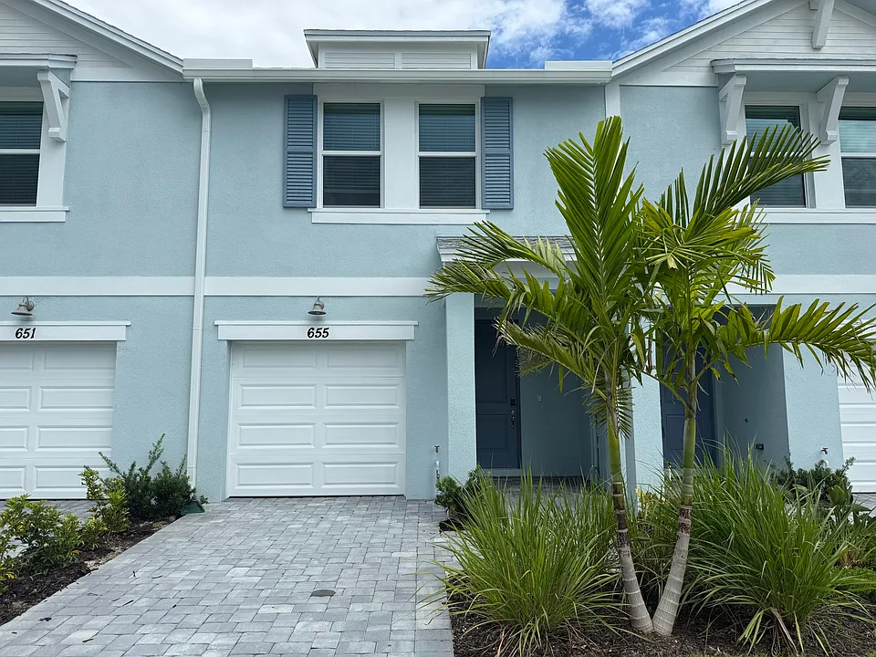 655 Salisbury Cir