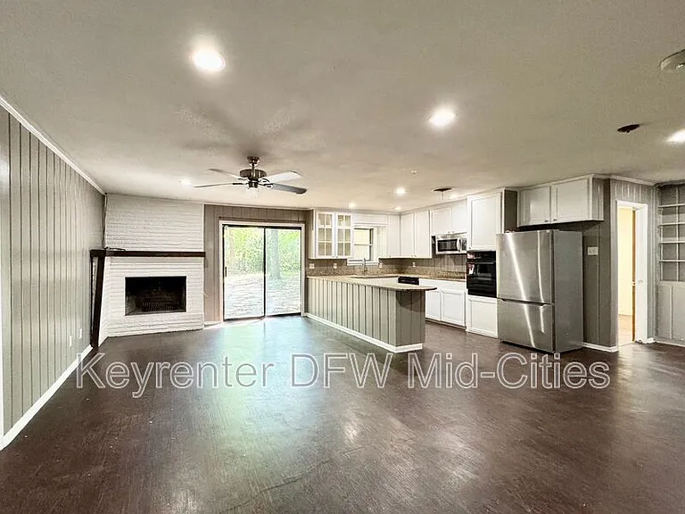 313 Robinhood Dr — Photo 5