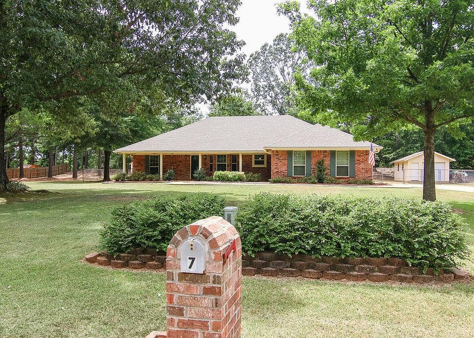 1st image of 7 Oak Forest Ln