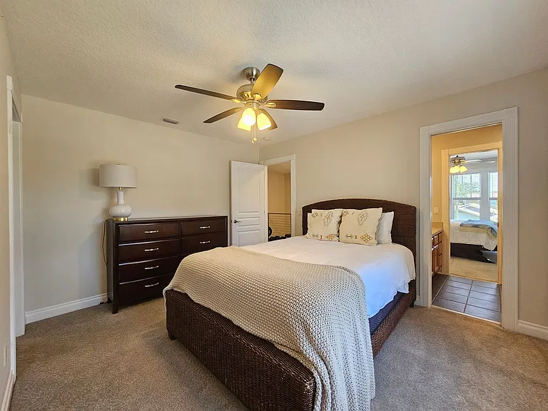7402 S De Soto St — Photo 32