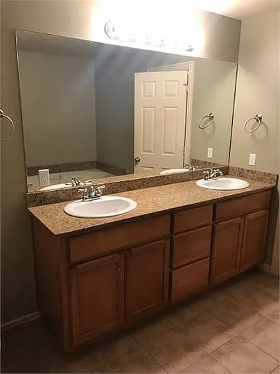 1015 Oakwood Ln #1015 — Photo 5