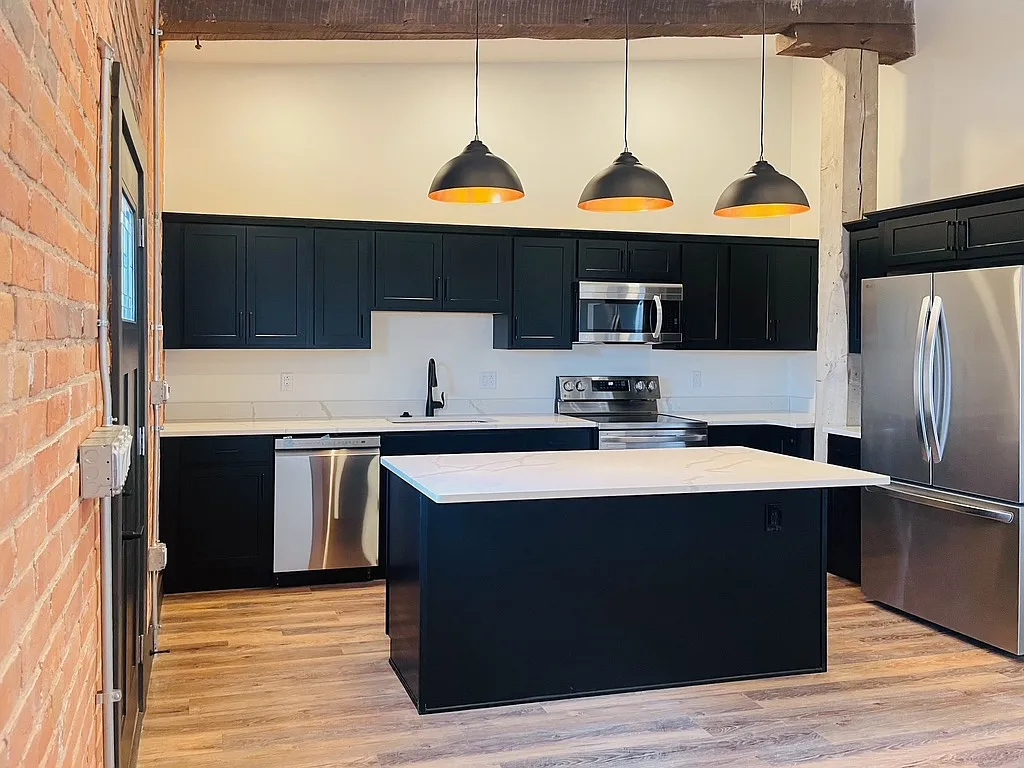 2 bed, 1300 sqft, $1,900 — Photo 4